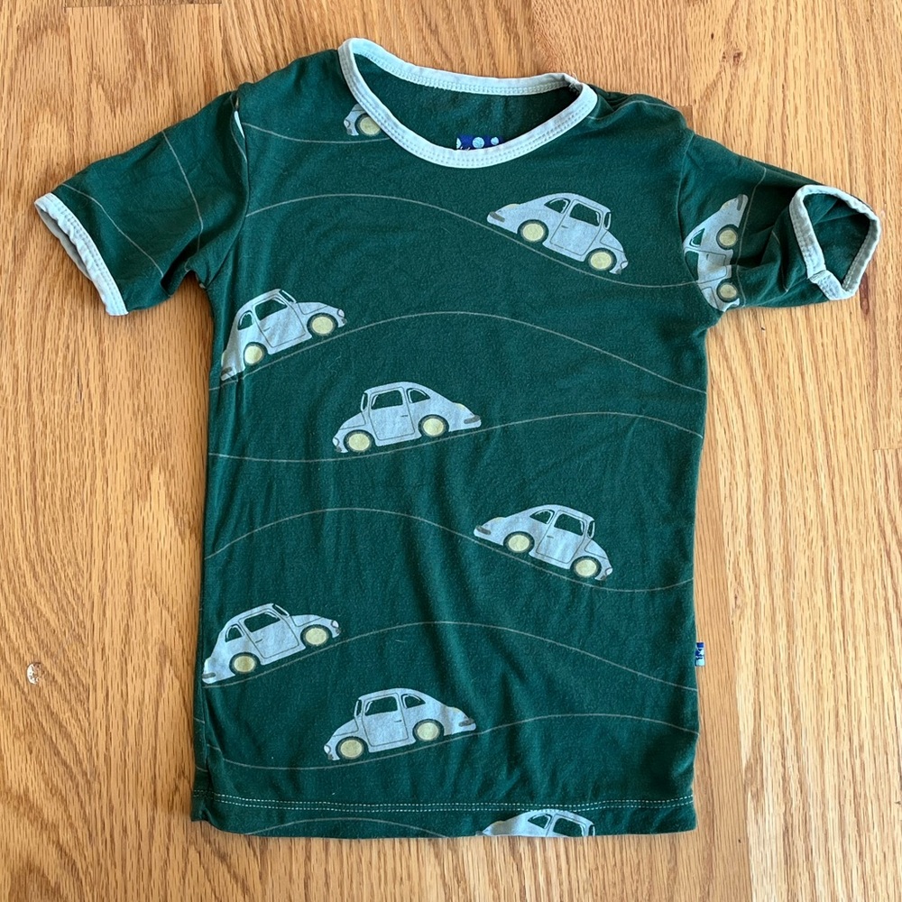Kickee Pants Kids size 5 cars print Pajama Set - shirt and pants